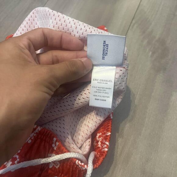 Small red eric emanuel shorts - Picture 2 of 4